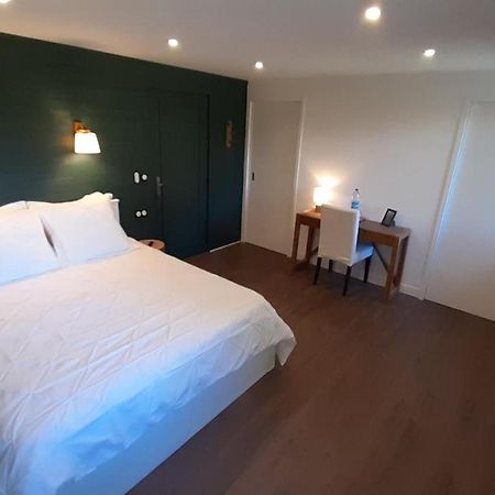Petit Manoir Proche Dinan - Chambre D'Hotes Lanvallay ภายนอก รูปภาพ